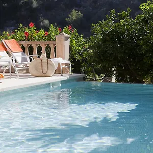 Hotel Petit -